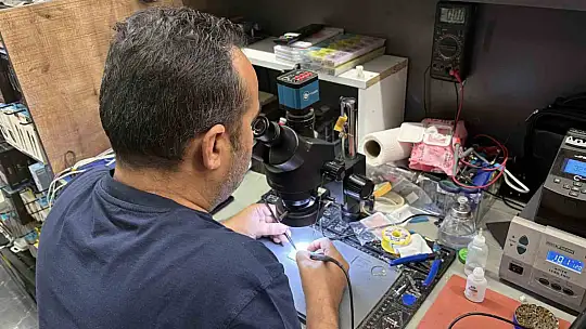 Uyurken telefonunuzu yastığın altına koymayın