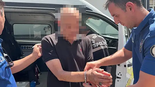 Vakfın kapısına kurşun yağdırdı