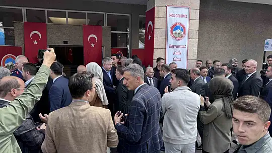 Vali Çiçek: 'Bayramlarda en büyük endişemiz trafik kazaları'