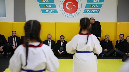 Vali Çiçek: 'ERVA Spor Okulları'na kayıtlar artık bir tık ötede'