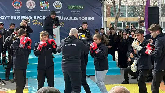 Vali Çiçek: 'Gençlerimiz bataklığa sürüklenmesin diye bir polisimizi şehit verdik'