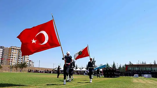 Vali Çiçek, 31'inci Dönem POMEM Mezuniyet Töreni'ne katıldı