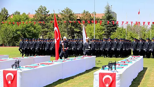 Vali Çiçek, 31'inci Dönem POMEM Mezuniyet Töreni'ne katıldı