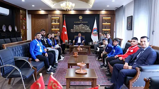 Vali Çiçek, Balkan Şampiyonu ERVA sporcularını kabul etti