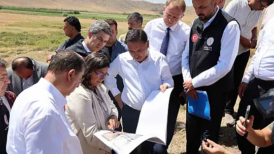 Vali Çiçek, Eğriköy Höyük Kazı Alanı'nı ziyaret etti