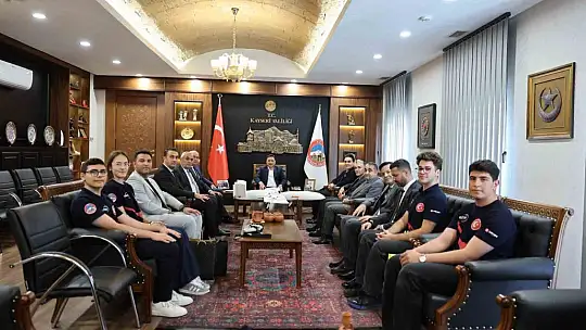 Vali Çiçek, GÖKTİM KartalAir Takımı Dünya Şampiyonlarını kabul etti