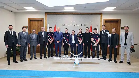 Vali Çiçek, GÖKTİM KartalAir Takımı Dünya Şampiyonlarını kabul etti