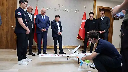 Vali Çiçek, GÖKTİM KartalAir Takımı Dünya Şampiyonlarını kabul etti