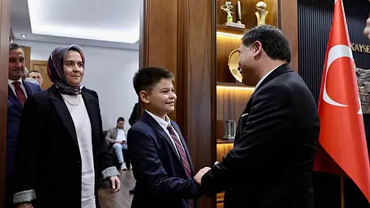 Vali Çiçek'in makamı 23 Nisan'da çocuklara emanet