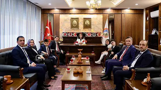 Vali Çiçek'in makamı 23 Nisan'da çocuklara emanet