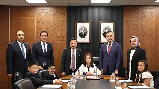 Vali Çiçek'in makamı 23 Nisan'da çocuklara emanet