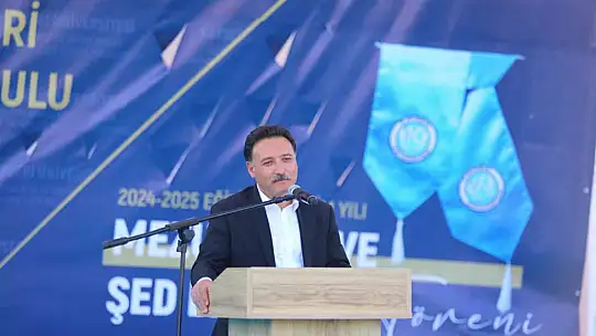 Vali Çicek, KAYÜ Sağlık Hizmetleri MYO Mezuniyet Töreni'ne katıldı