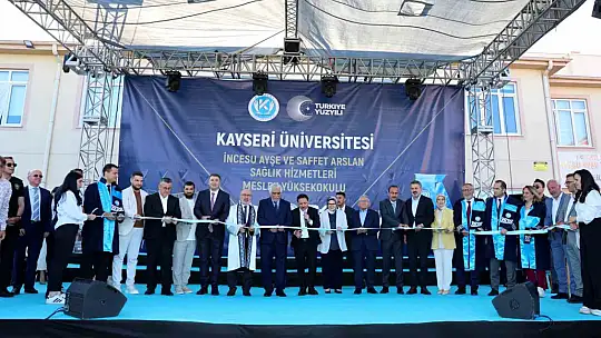 Vali Çicek, KAYÜ Sağlık Hizmetleri MYO Mezuniyet Töreni'ne katıldı