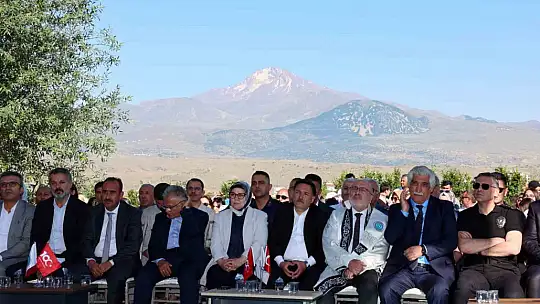 Vali Çicek, KAYÜ Sağlık Hizmetleri MYO Mezuniyet Töreni'ne katıldı