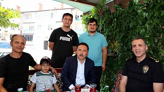 Vali Çiçek, mahalle ziyaretlerine devam ediyor