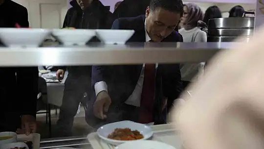 Vali Çiçek, öğrencilerle iftar yaptı