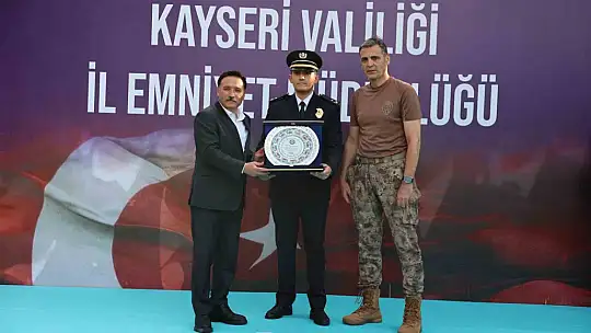 Vali Çicek, Rütbe Terfi ve Ödül Töreni'ne katıldı