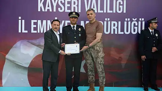 Vali Çicek, Rütbe Terfi ve Ödül Töreni'ne katıldı