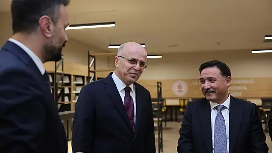 Vali Çiçek, Şehir Hastanesi'ne açılacak Hal Kütüphanesini inceledi