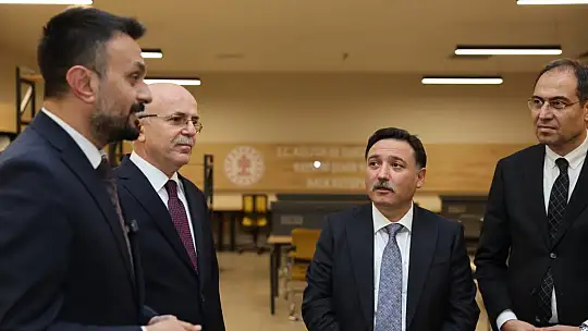 Vali Çiçek, Şehir Hastanesi'ne açılacak Hal Kütüphanesini inceledi