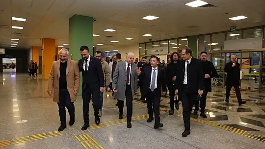 Vali Çiçek, Şehir Hastanesi'ne açılacak Hal Kütüphanesini inceledi