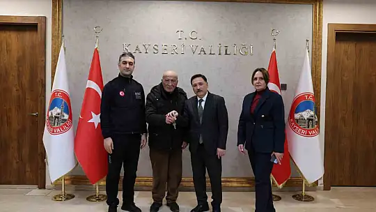 Vali Çiçek'ten afetzede ailelere anahtar teslimi