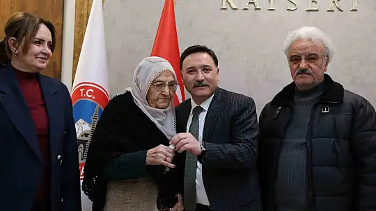 Vali Çiçek'ten afetzede ailelere anahtar teslimi