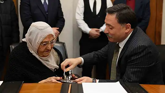 Vali Çiçek'ten afetzede ailelere anahtar teslimi