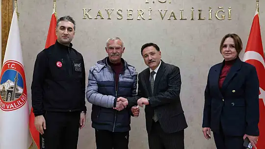 Vali Çiçek'ten afetzede ailelere anahtar teslimi