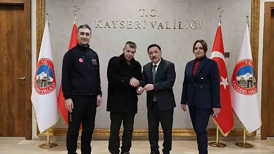 Vali Çiçek'ten afetzede ailelere anahtar teslimi