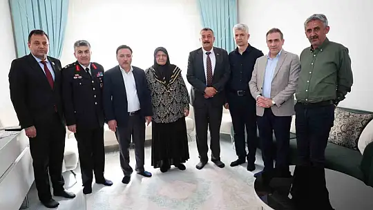Vali Çiçek'ten Anneler Günü'nde şehit annelerine ziyareti