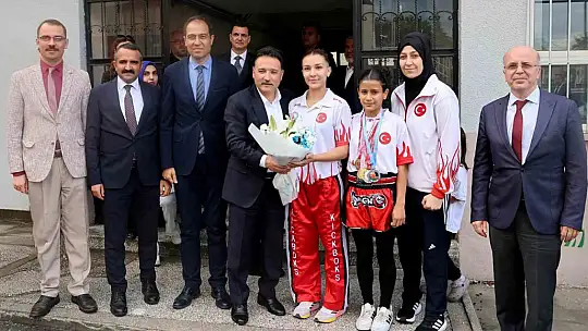 Vali Çiçek'ten Erva Sağlık Spor Kulübü'ne ziyaret