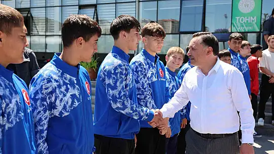 Vali Çiçek'ten Gençlik ve Spor İl Müdürlüğü'ne ziyaret