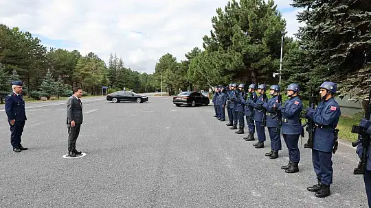 Vali Çiçek'ten göreve başlayan komutanlara ziyaret