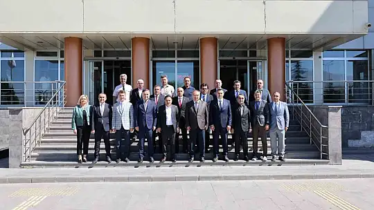 Vali Çiçek'ten İl Milli Eğitim Müdürlüğü'ne çalışma ziyareti