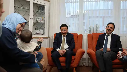 Vali Çiçek vatandaşın çay davetini kırmadı