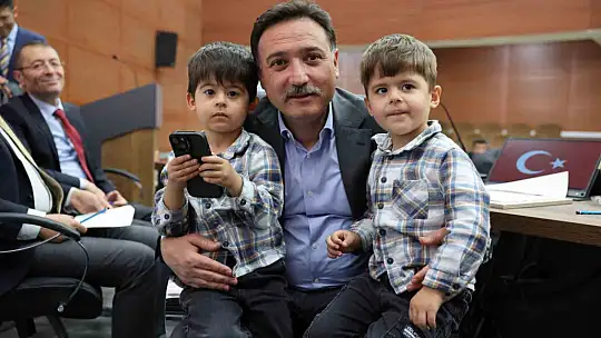 Vali Çiçek, vatandaşlarla bir araya gelmeye devam ediyor