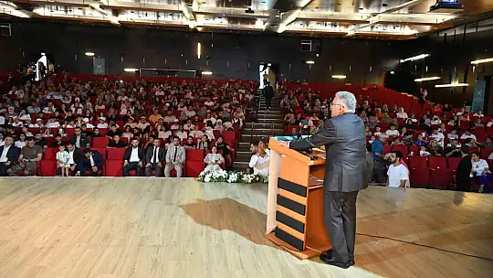 Vali Çiçek ve Başkan Büyükkılıç, çocukların heyecanına ortak oldu