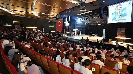 Vali Çiçek ve Başkan Büyükkılıç, çocukların heyecanına ortak oldu