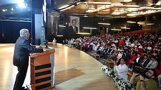 Vali Çiçek ve Başkan Büyükkılıç, çocukların heyecanına ortak oldu