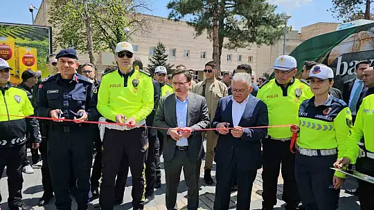 Vali Çiçek ve Büyükkılıç simülasyon gözlüğünü taktı, mesaj verdi