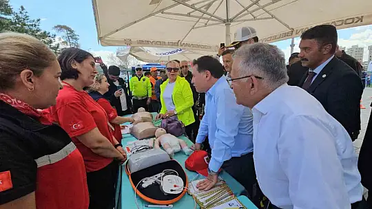 Vali Çiçek ve Büyükkılıç simülasyon gözlüğünü taktı, mesaj verdi