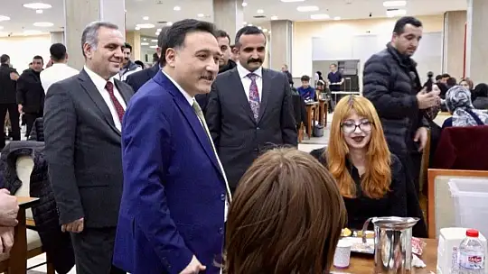 Vali Gökmen Çiçek, ERÜ öğrencileri ile iftar yaptı