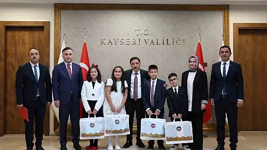 Vali koltuğuna oturan Zeynep'ten il emniyet müdürüne talimat: 'Okulların çevresinde güvenliği artırın'