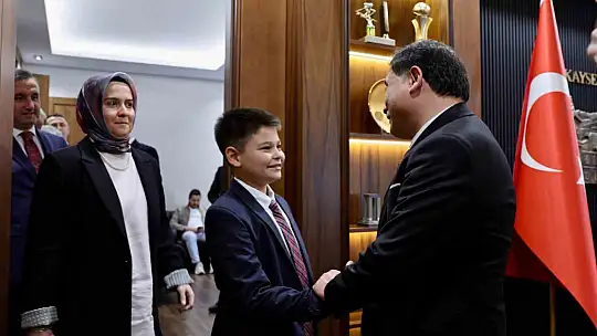 Vali koltuğuna oturan Zeynep'ten il emniyet müdürüne talimat: 'Okulların çevresinde güvenliği artırın'