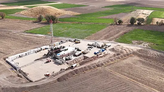 Vekil Ataş ve Başkan Bağlamış, Jeotermal Sera OTB'deki çalışmaları inceledi