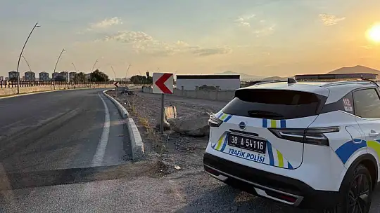 Virajı alamayan motosiklet yoldan çıktı: 2 yaralı