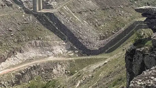 Viyadükte mahsur kalan genç kurtarıldı