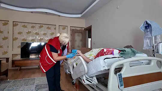 YADES çalışanları, yaşlılara umut oluyor