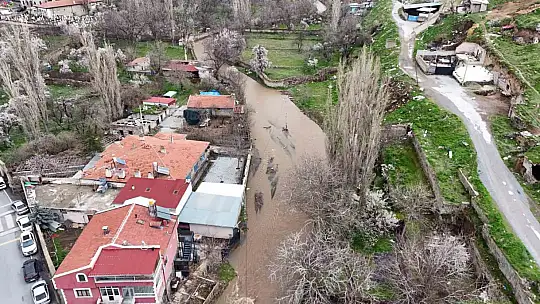 Yağmur, su kanallarını coşturdu